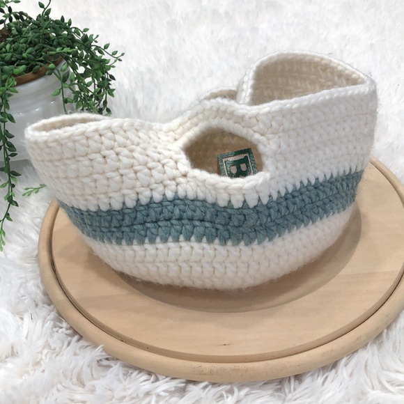 Crocheted basket/caddy - Picture 6 of 9